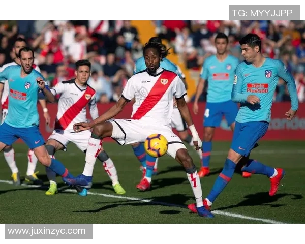 巴萨与尤文激情对决海报展现足球魅力与团队精神